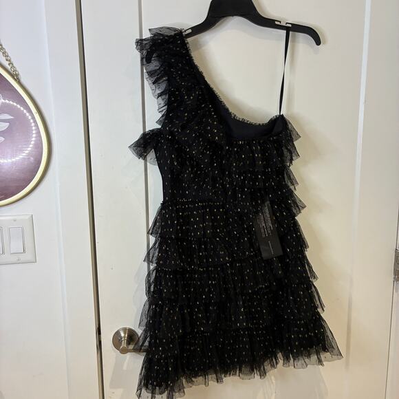 NWT BCBGMAXAZRIA Black Gold Metallic Tiered One Shoulder Mini Dress Sz 6 - Picture 4 of 12